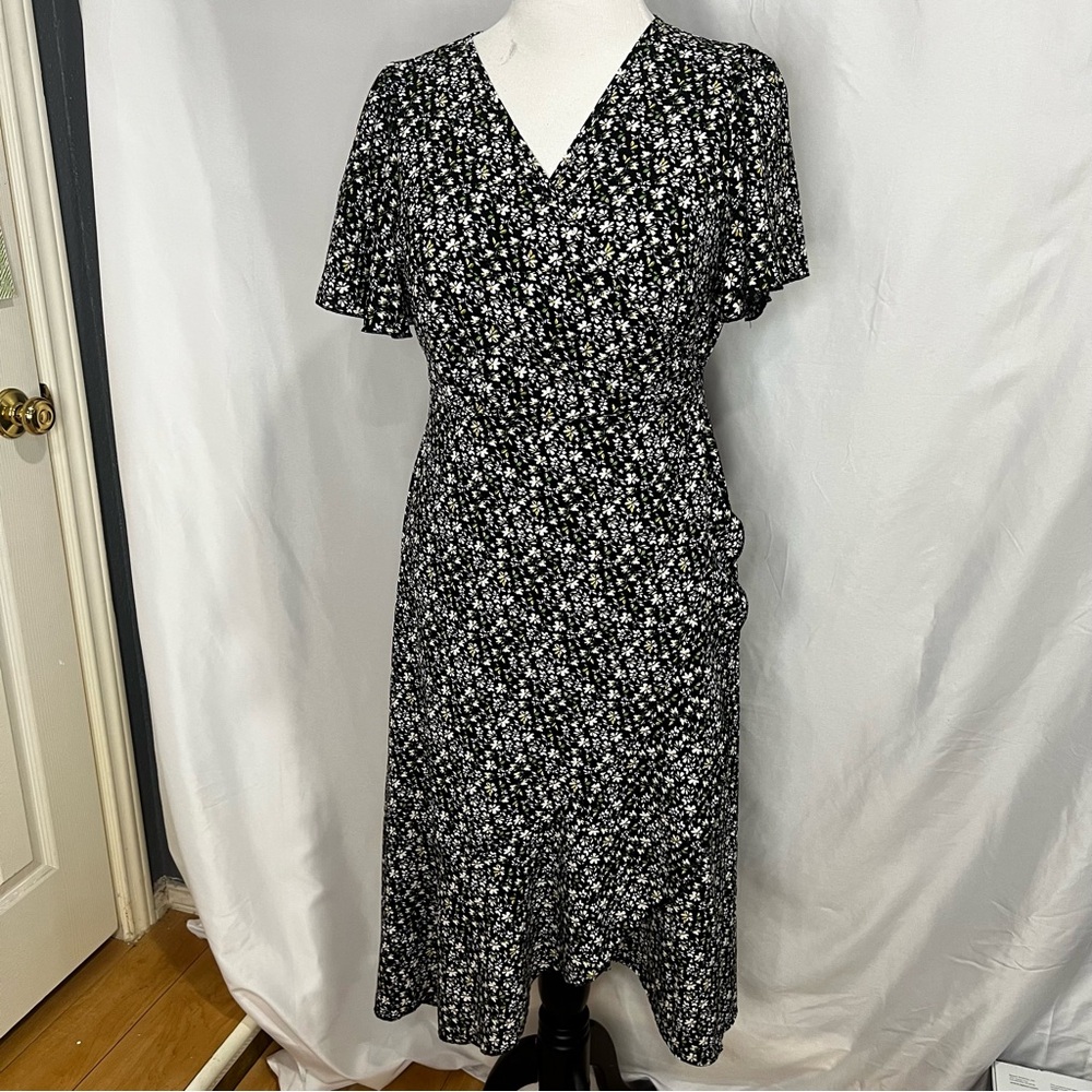 Floral V-Neck Midi Dress in Black 0XL